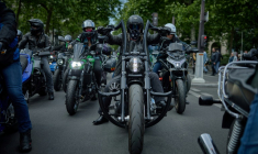 Des motards manifestent à Paris contre les zones à faibles émissions (ZFE), le 17 mai 2025 ( AFP / Kiran RIDLEY )