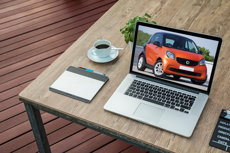 De plus en plus de marques automobiles proposent de commander en quelques clics sont futur véhicule, mais la prudence est de mise. Illustration. (VariousPhotography / Pixabay)