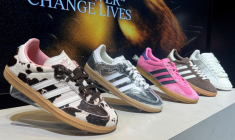 Les produits Adidas sont exposés au siège de la société à Herzogenaurach