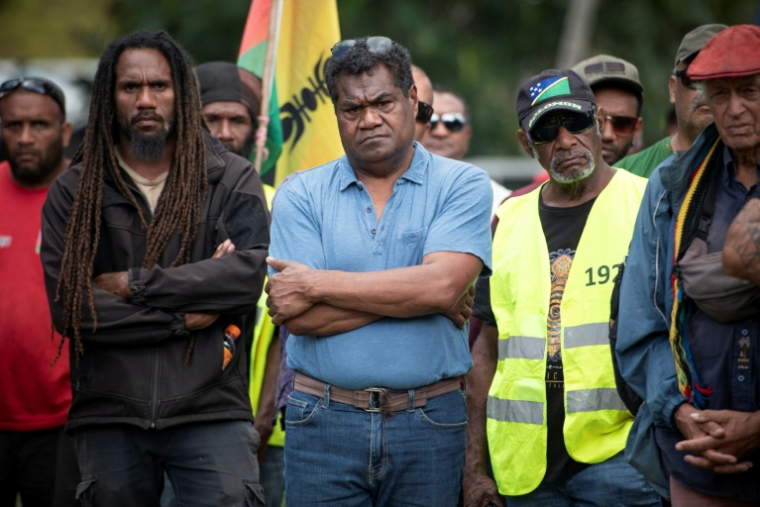 Le président du mouvement indépendantiste calédonien du Front de libération nationale kanak et socialiste (FLNKS) Christian Tein (C) lors d'un congrès extraordinaire à Ponérihouen, sur la côte Est de la Grande Terre, en Nouvelle-Calédonie, le 6 décembre 2025 ( AFP / Delphine MAYEUR )