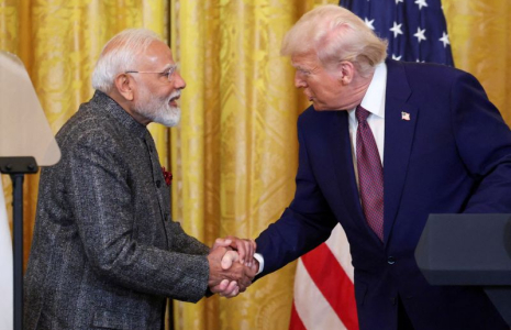 Le président américain Trump tenant une conférence de presse conjointe avec le Premier ministre indien Modi