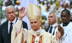 Le pape Léon XIV arrive au stade de Malabo, en Guinée équatoriale, pour célébrer une messe, le 23 avril 2026 ( AFP / Alberto PIZZOLI )