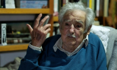 L'ancien président uruguayen José "Pepe" Mujica (2010-15) lors d'une interview avec l'AFP le 28 novembre 2024 à son domicile dans la banlieue de Montevideo  ( AFP / Eitan ABRAMOVICH )