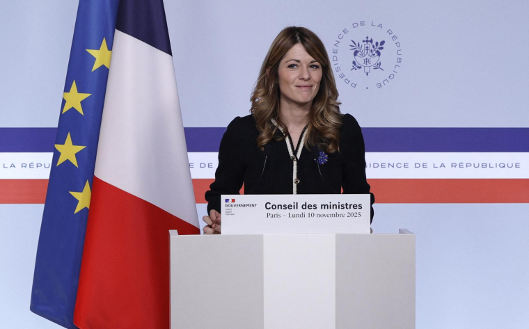Maud Bregeon, porte-parole du Gouvernement, présente le compte-rendu du Conseil des ministres à la presse. À Paris, le 10 novembre 2025. ( AFP / GEOFFROY VAN DER HASSELT )