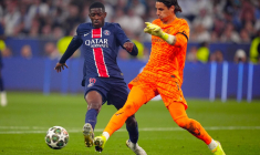 Oui, les attaquants doivent aussi défendre