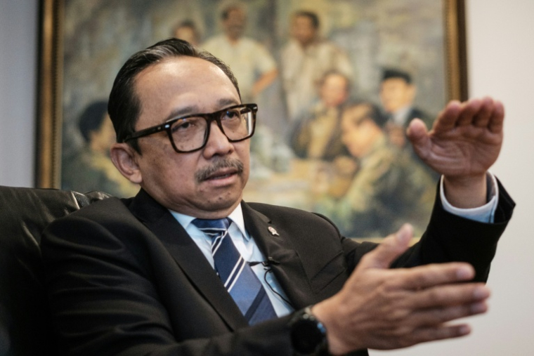 Le vice-ministre des Finances, Juda Agung lors d'un entretien avec l'AFP dans son bureau à Jakarta, le 11 juin 2026 en Indonésie ( AFP / Yasuyoshi CHIBA )