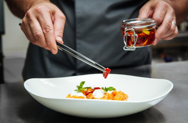 Jean Imbert, vainqueur de Top Chef en 2012, vient d’être nommé à la tête des cuisines du Plaza Athénée crédit photo : Shutterstock