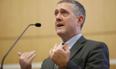 LA FED DOIT ÊTRE "DIRECTE ET OFFENSIVE" CONTRE L'INFLATION, DIT BULLARD
