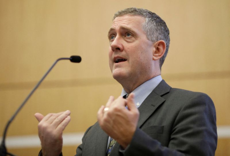LA FED DOIT ÊTRE "DIRECTE ET OFFENSIVE" CONTRE L'INFLATION, DIT BULLARD