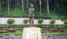 Statue du général Aung San, héros de l'indépendance considéré comme le père de la Birmanie moderne, le 16 juillet 2026 à Rangoun  ( AFP / - )