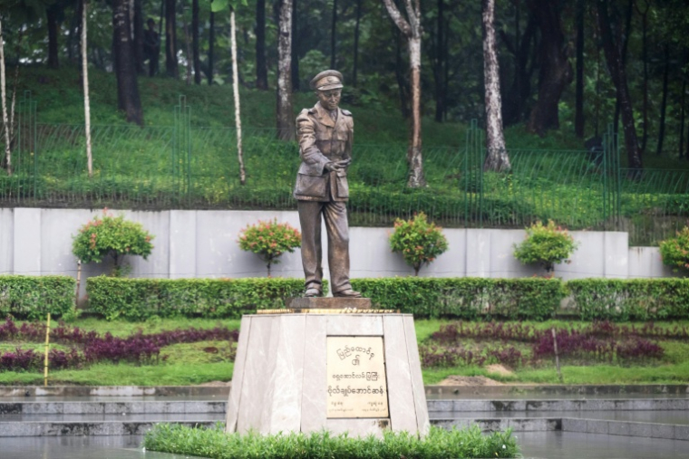 Statue du général Aung San, héros de l'indépendance considéré comme le père de la Birmanie moderne, le 16 juillet 2026 à Rangoun  ( AFP / - )