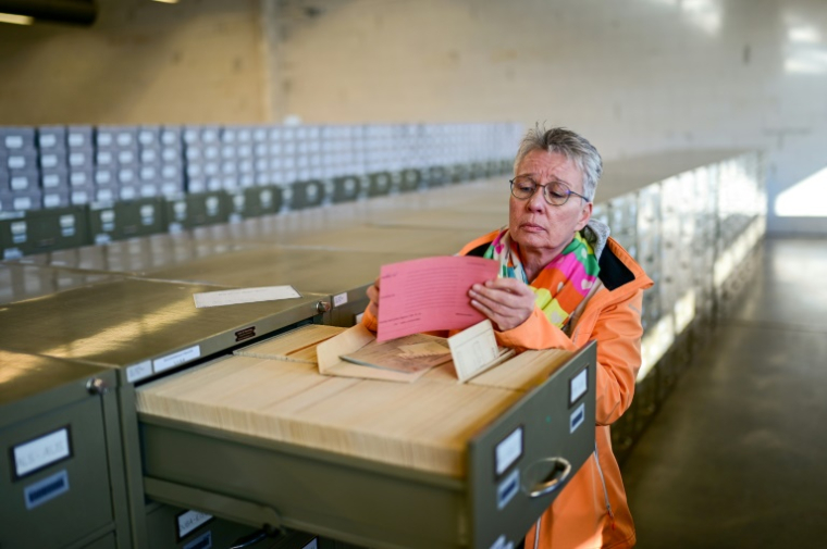 Nicole Dominicus, responsable de l'administration des archives à Bad Arolsen, le 6 mars 2025 en Allemagne ( AFP / Ina FASSBENDER )