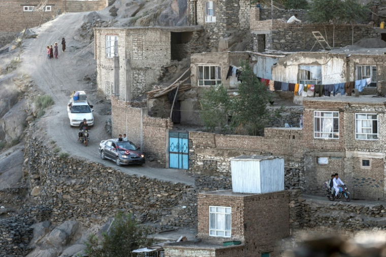 De nombreux Afghans ont du mal à trouver un logement dans la capitale Kaboul, photographiée le 3 août 2025 ( AFP / Wakil KOHSAR )