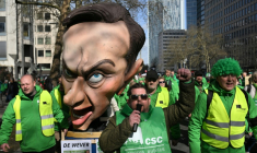 Des manifestants s'opposant à la politique du gouvernement de Bart De Wever, à Bruxelles, le 12 mars 2026 ( AFP / Nicolas TUCAT )