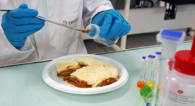 Analyse dans un laboratoire Eurofins. (© Eurofins)