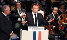 Le président français Emmanuel Macron prononce un discours lors d'une visite à Pau