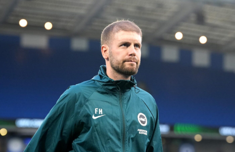 Un entraîneur convoité par Manchester United dément les rumeurs