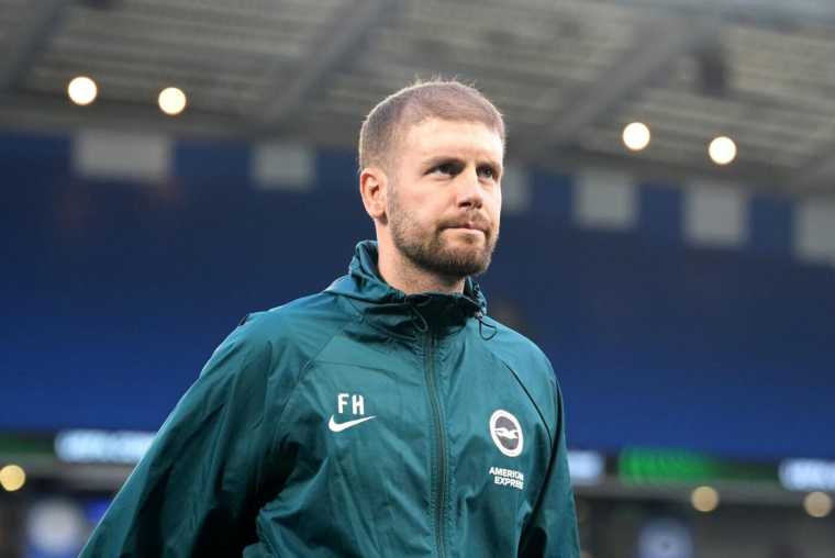 Un entraîneur convoité par Manchester United dément les rumeurs