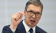 Le président serbe Vucic assiste à un rassemblement du parti progressiste serbe à Kragujevac