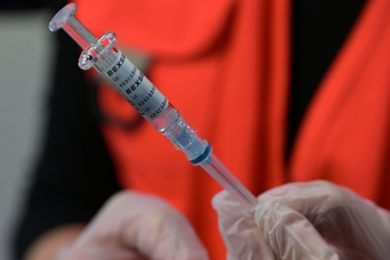 Un vaccin contre la méningite lors d'une campagne de vaccination à Rennes, le 3 mars 2025 ( AFP / Damien MEYER )