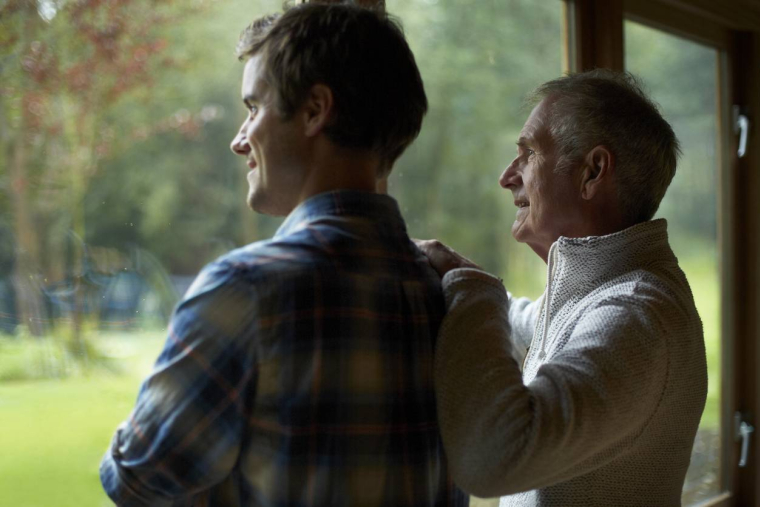 Les dons d’argent intergénération facilités - iStock-Morsa Images