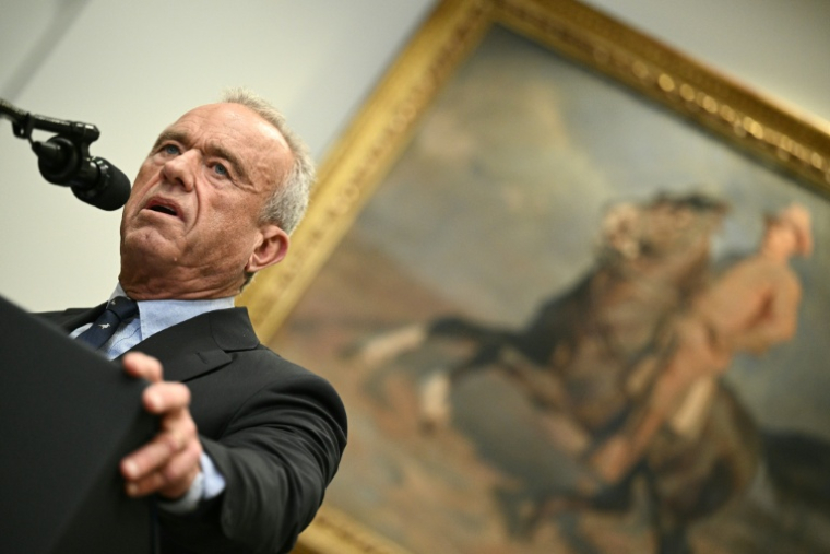 Le ministre américain de la Santé, Robert F. Kennedy Jr., à la Maison-Blanche, le 19 décembre 2025 à Washington ( AFP / Brendan SMIALOWSKI )