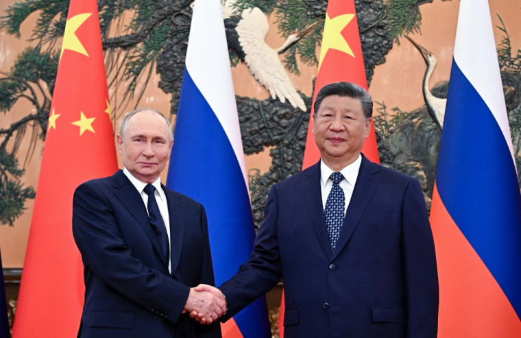 Vladimir Poutine et Xi Jingping, à Pékin, le 2 septembre 2025 ( POOL / SERGEY BOBYLEV )