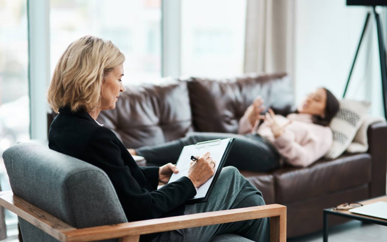 Les consultations psy bientôt remboursées par les mutuelles - iStock-PeopleImages