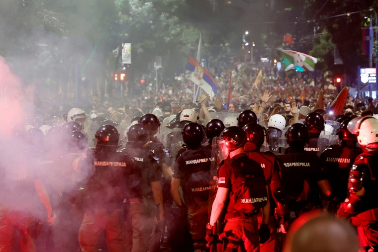 Incidents pendant une manifestation antigouvernementale à Belgrade, le 28 juin 2025 ( AFP / Marko Djokovic )