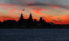 EXPLOSION D'UNE VOITURE À LIVERPOOL, UN MORT ET UN BLESSÉ