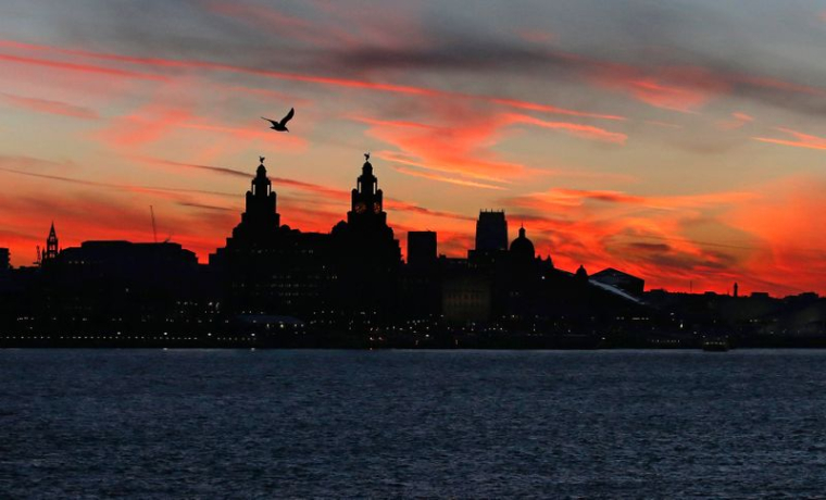 EXPLOSION D'UNE VOITURE À LIVERPOOL, UN MORT ET UN BLESSÉ