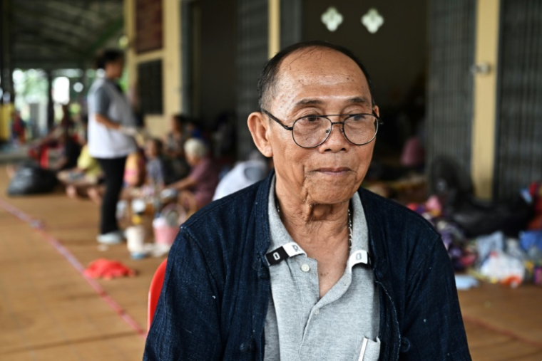 Suwan Promsri, qui a fui la guerre des deux côtés de la frontière entre la Thaïlande et le Cambodge, lors d'un entretien à l'AFP le 26 juillet 2025 à Kanthararom, dans le  nord-est de la Thaïlande ( AFP / Lillian SUWANRUMPHA )