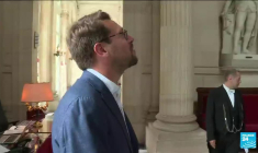 Législatives : les nouveaux députés découvrent l’Assemblée nationale