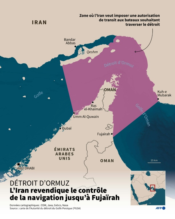 Carte montrant la zone où l'Iran veut imposer une autorisation de transit aux bateaux souhaitant traverser le détroit, jusqu'à Fujaïrah, aux Emirats arabes unis côté est, selon un document publié mercredi par la nouvelle Autorité du détroit du Golfe Persique (PGSA) ( AFP / Valentina BRESCHI )