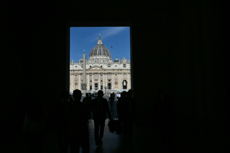 La place Saint-Pierre au Vatican le 25 mai 2026 ( AFP / Alberto PIZZOLI )