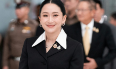 La Première ministre suspendue de Thaïlande, Paetongtarn Shinawatra, arrive à la Cour constitutionnelle à Bangkok, le 21 août 2025 ( AFP / Chanakarn Laosarakham )
