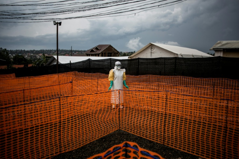 Dans un centre de traitement d'Ebola de Médecins sans frontières (MSF) à Bunia, en République démocratique du Congo, le 7 novembre 2018. ( AFP / John WESSELS )