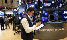 Un opérateur à la Bourse de New York, le 19 mai 2025. ( AFP / TIMOTHY A. CLARY )