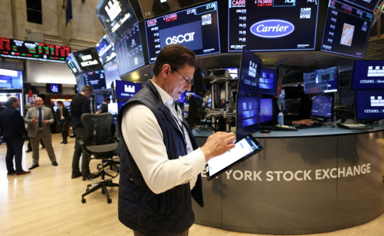 Un opérateur à la Bourse de New York, le 19 mai 2025. ( AFP / TIMOTHY A. CLARY )
