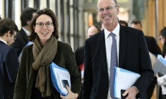 Amelie de Montchalin et Eric Lombard, à Paris, le 8 janvier 2025 ( AFP / BERTRAND GUAY )