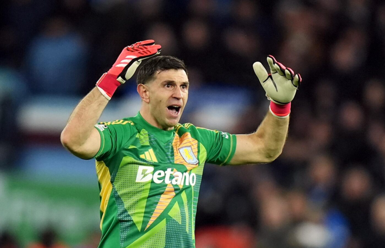 Emiliano Martínez prend les insultes des Parisiens comme un avantage pour son équipe