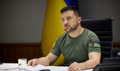 ZELENSKY APPELLE À INTERDIRE AUX RUSSES DE VOYAGER, MOSCOU CONDAMNE