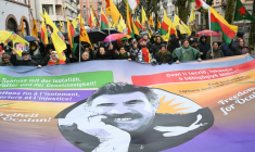 Manifestation pour demander la libération du fondateur du Parti des travailleurs du Kurdistan (PKK) Abdullah Öcalan, emprisonné depuis 1999 en Turquie, le 14 février 2026 à Strasbourg ( AFP / SÉBASTIEN BOZON )
