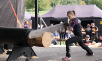 Hache à la main, les femmes s'attaquent au bûcheronnage sportif