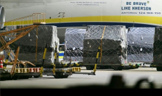 Des palettes de fret à proximité d'un Antonov ukrainien, à l'aéroport allemand de Leipzig-Halle, le 5 août 2026 (extrait d'une vidéo de News5) ( NEWS5 / - )