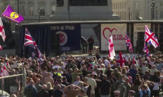 Des centaines de manifestants rassemblés à Londres pour écouter Tommy Robinson