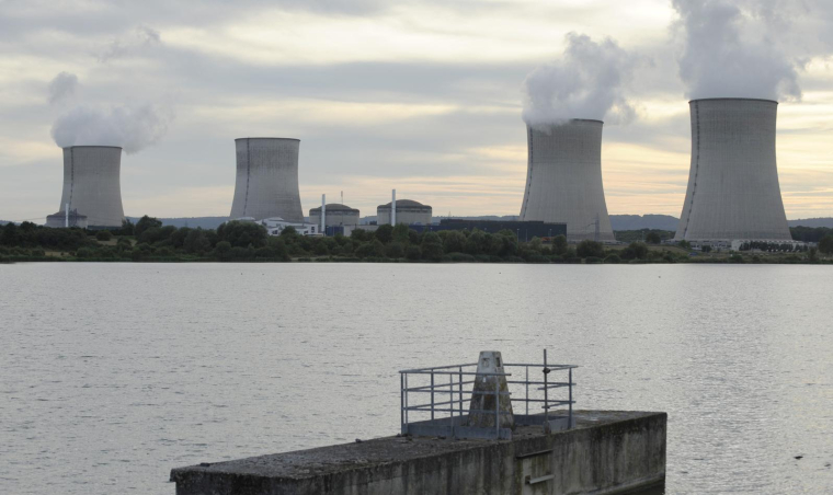La centrale nucléaire de Cattenom, dans le nord-est de la France, le 17 août 2013. ( AFP / JEAN-CHRISTOPHE VERHAEGEN )