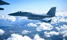 Des F-15 japonais dans le ciel allemand, le 23 septembre 2025. ( AFP / TOBIAS SCHWARZ )