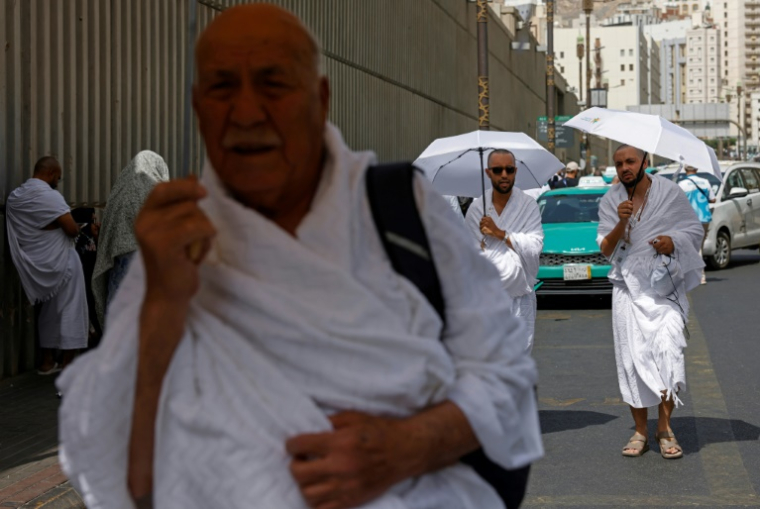 Des pèlerins à La Mecque, le 22 mai 2026. ( AFP / Zain JAAFAR )