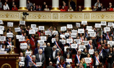 Vote de défiance sur la réforme des retraites à l'Assemblée nationale à Paris